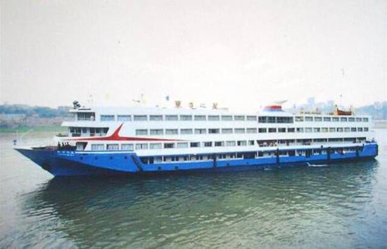 一艘从南京驶往重庆的客船“东方之星”号在长江中游湖北监利水域沉没。